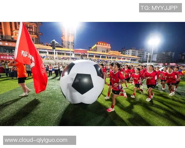 南派足球明星巡回赛盛大开启球迷热情高涨共庆足球盛宴